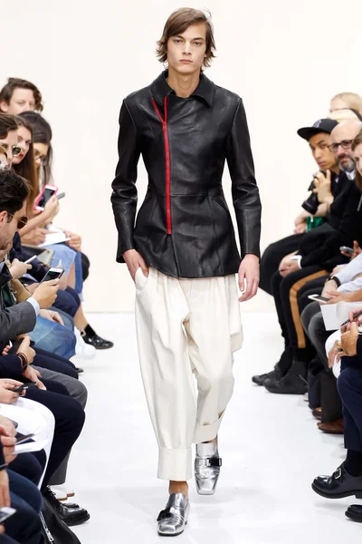 Look 14